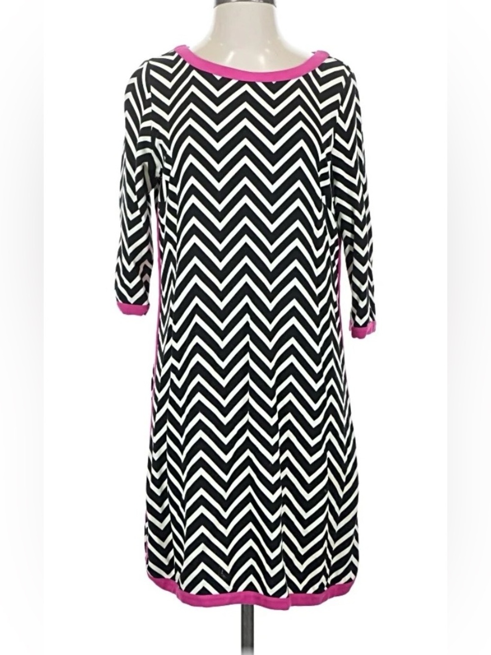 Crown and Ivy Black & White Chevron Shift Dress with Pink Trim Size L